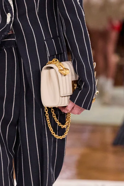 Look 69